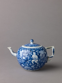 Covered wine pot or teapot by Anonymous