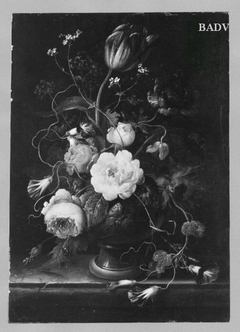 Blumenstück in einer Vase by Johann Baptist Drechsler