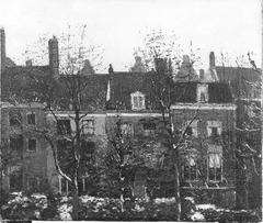 Face from one of the upstairs rooms of the complex Fodor on the rear facades Herengracht 504-510 , on a day with snow by Cornelis Gerardus 't Hooft