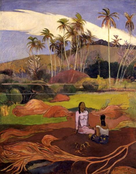 Femmes près des palmiers