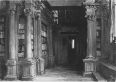 Bibliothek in der Scuola di San Rocco by Ludwig von Hagn