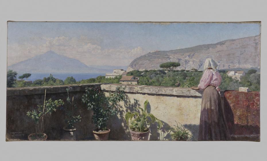 Femme sur la terrasse de l'hôtel Cocumella. Vue sur le Vésuve