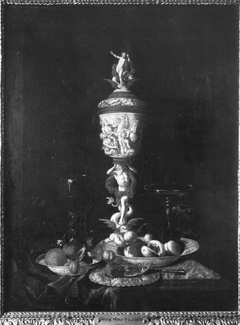 Stillleben mit Elfenbeinlpokal by Johann Georg Heinsch